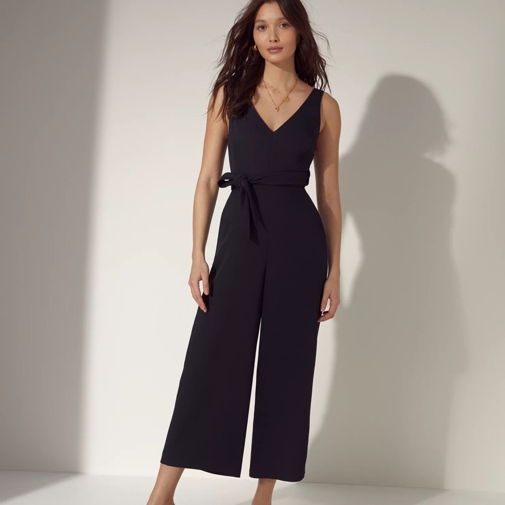 CROPPED BLACK JUMPSUIT WITH V NECKLINE